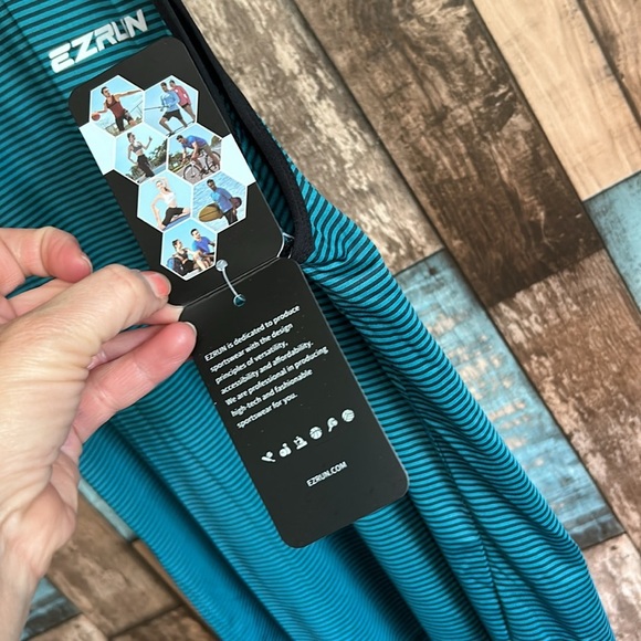 EZRUN medium striped performance tank - Picture 6 of 12